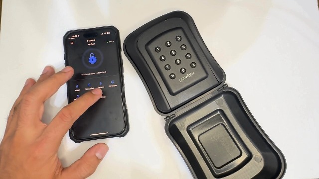 Amazon.com: KeyBox Pro Smart Lock Box for Keys – Large Outdoor Key