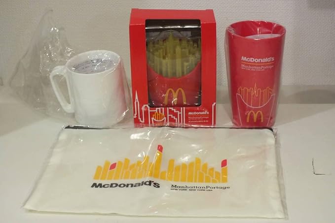 Amazon Co Jp マクドナルド 福袋 22 グッズ3点 マンハッタンコラボ 21 グッズ１点 コールマンコラボ 合計4点 服 ファッション小物