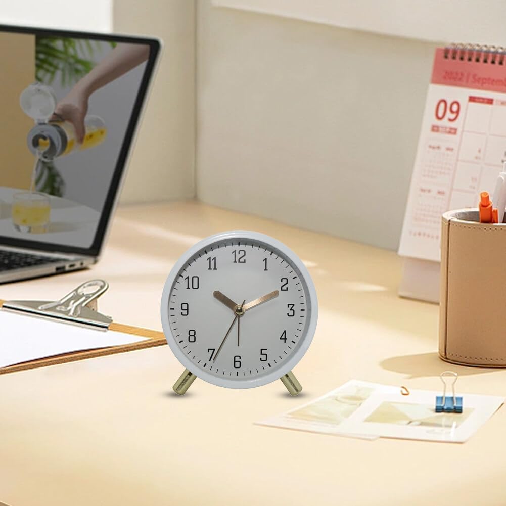 Réveil Horloge Bureau En Bois - Analogique Silencieux, Alarme Sonore, Piles Incluses, Design Rétro, 12x10 Cm