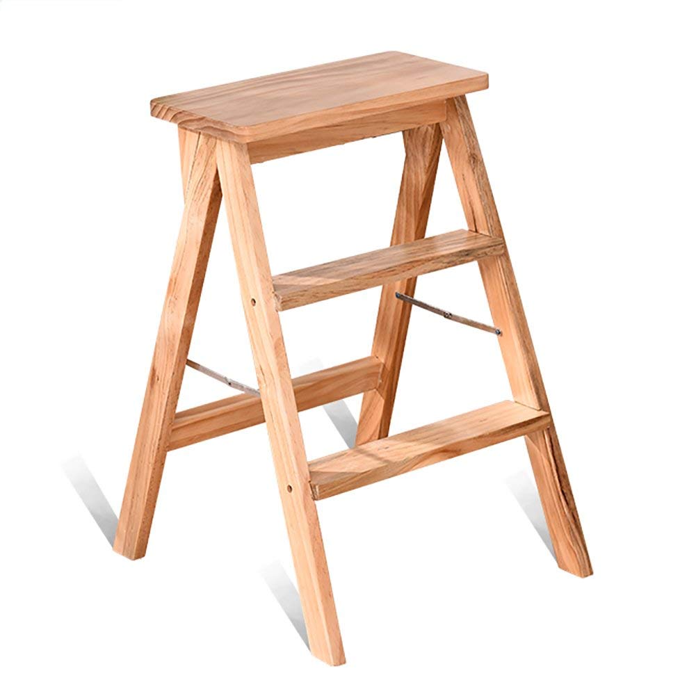 Escabeau pliable en bois massif pour accéder aux placards de cuisine