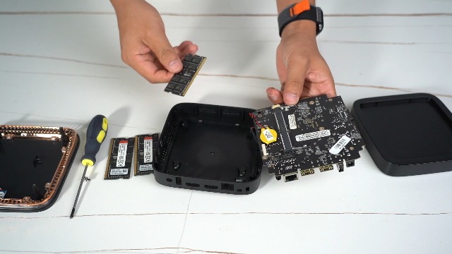 NiPoGi AK1PLUS Mini-PC Alder Lake-N N100 16 GB DDR4 512 GB ROM