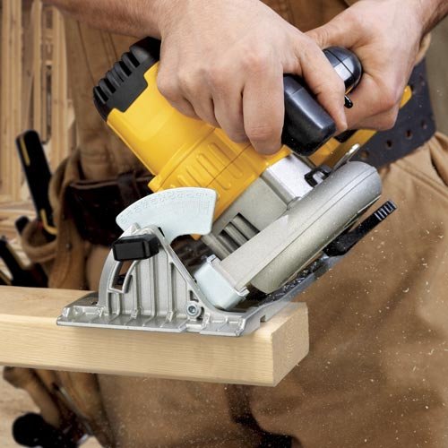 DEWALT 20V MAX 6-1/2-Inch Circular Saw Kit, 5.0-Ah (DCS391P1)
