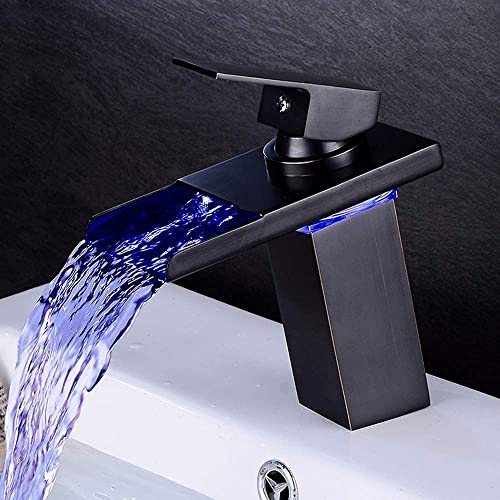 Robinet de lavabo cascade résolvant le manque de luminosité de l'évier