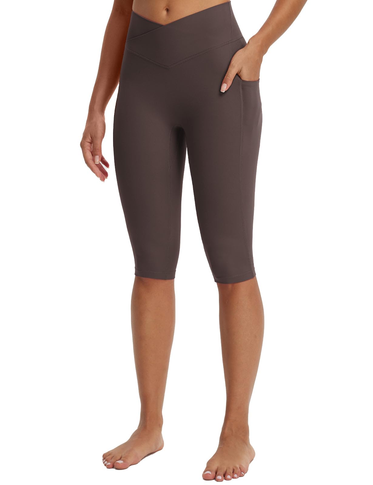 baleaf Women's Knee Length Capri Leggings with Pockets Stretch Casual Exercise Summer Yoga Workout Pants