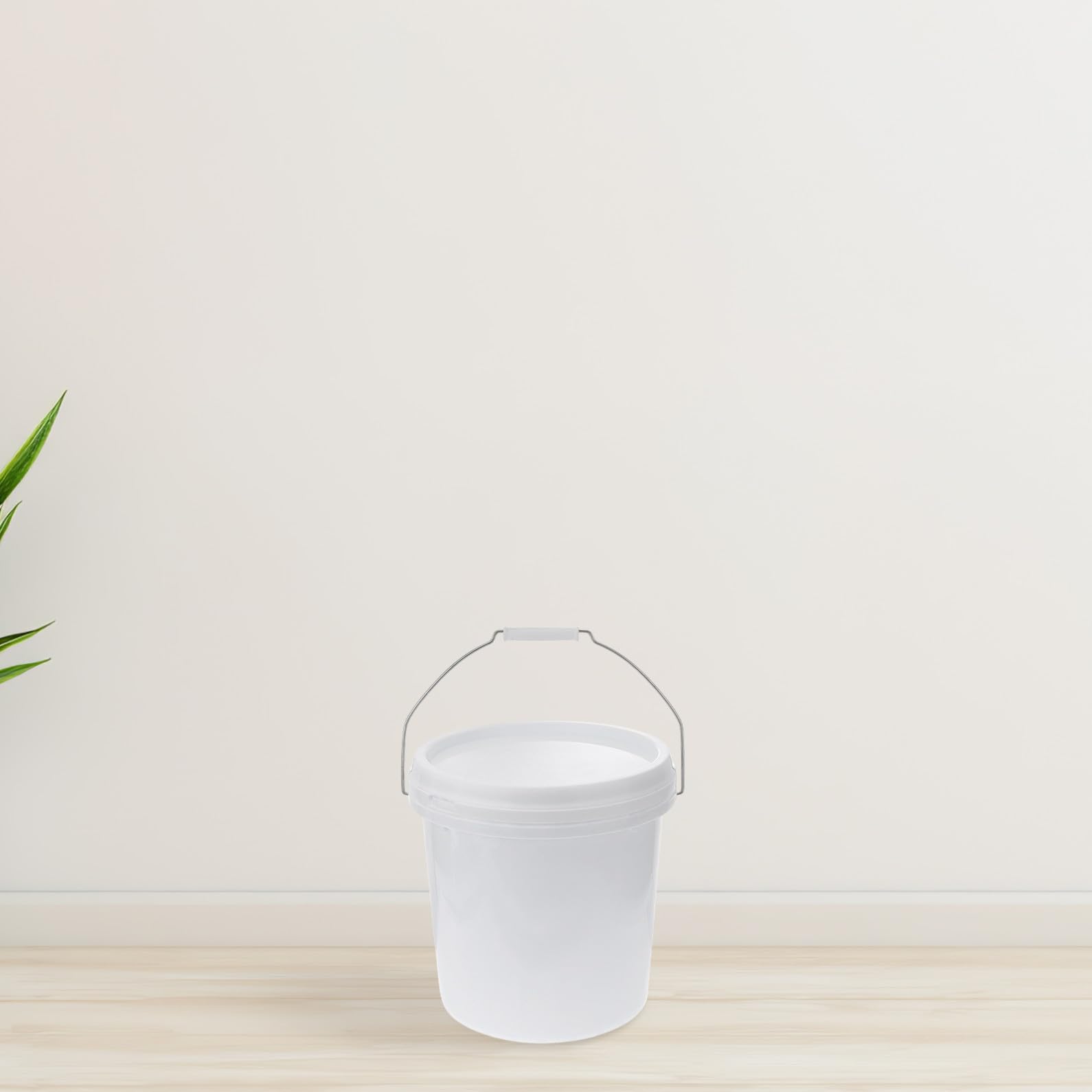 iplusmile Seau Portable 10l en Plastique Blanc Couvercle Étanche, Grosse Capacité et Seau d'eau Polyvalent pour Usage Domestique