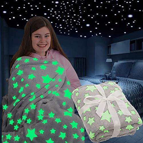 FiNeWaY Manta de franela que brilla en la oscuridad, diseño de luna, estrellas, unicornio, regalos para niños, niñas, adultos, dormitorio, supersuave, forro polar sintético (estrellas gris) Cover