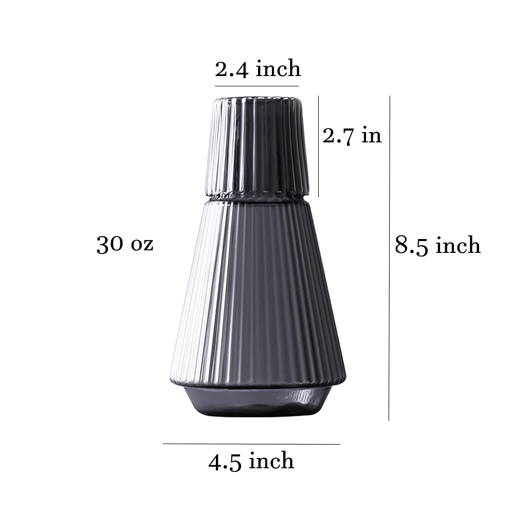 Sizikato Carafe à eau de nuit classique en verre rayé avec gobelet 850,5 g.