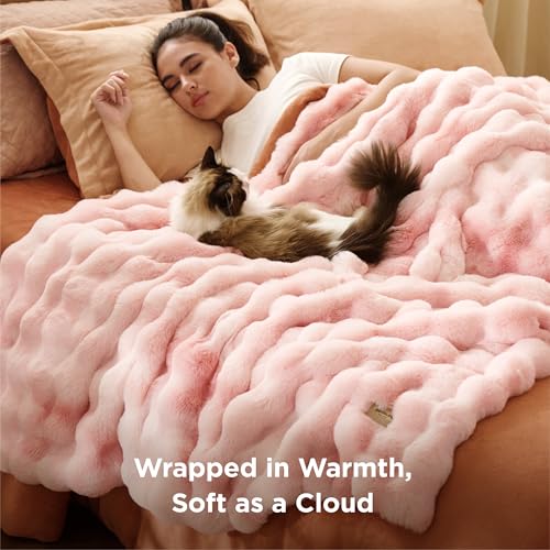 Bedsure GentleSoft Fluffy Pink Bubble Blanket, Fuzzy Soft Faux Fur Throw Blanket for Couch, Faux Fur Decor Gifts for Teenage Girls, Thick Warm Furry Cozy Gifts for Women, Tie-dye Pink, 50x60 Inch