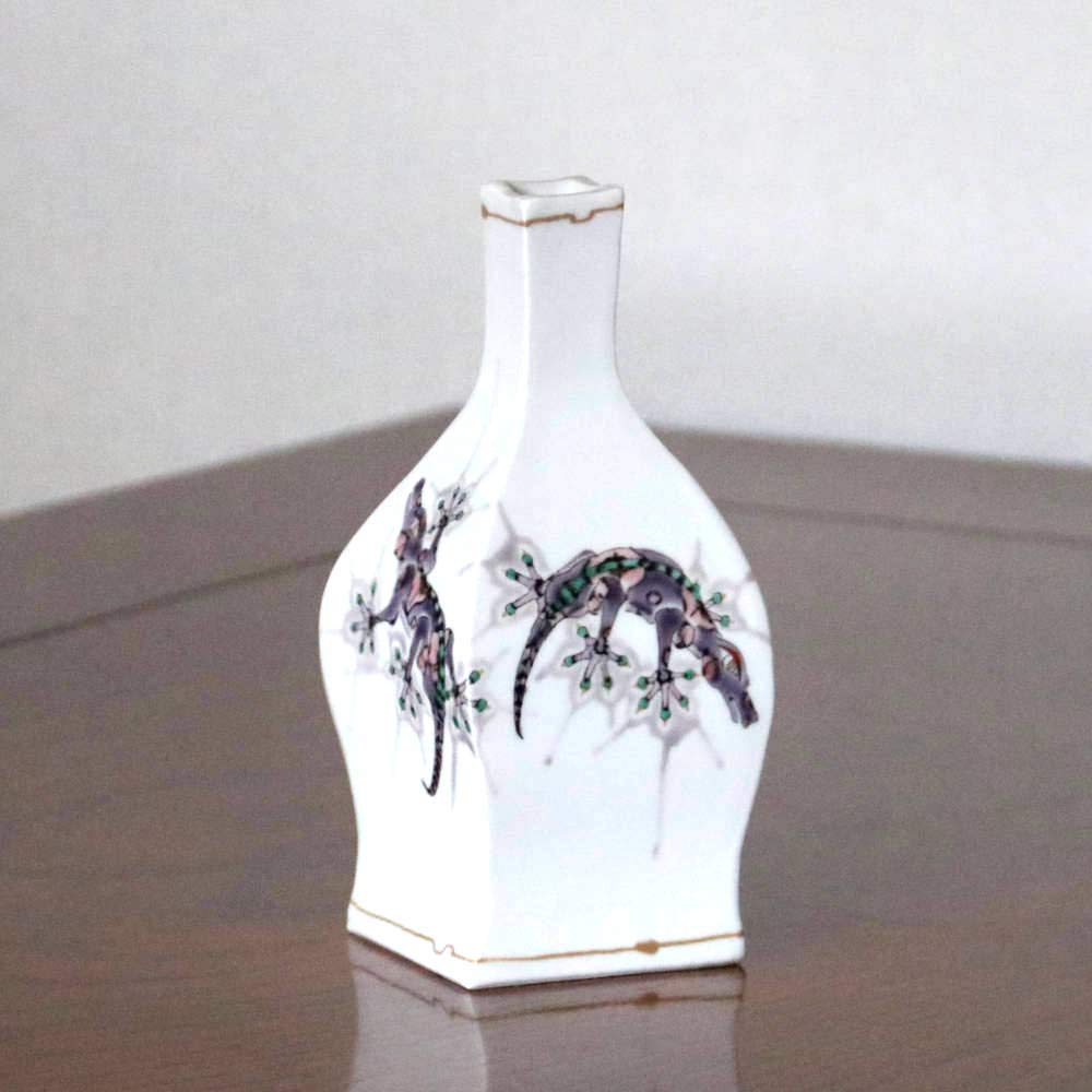 Amazon.co.jp: 山近泰 九谷焼 花器 家守 ヤモリ ‖ 磁器 幅8.5cm 奥行