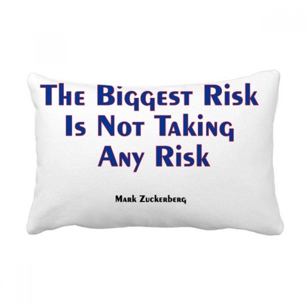 Coussin oreiller lombaire inspirant pour créer un coin lecture cosy sur votre canapé de salon