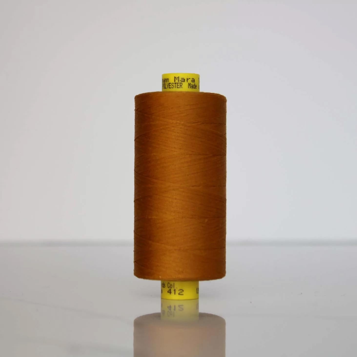 Gutermann Mara 120 All-Purpose Polyester Sewing Thread β 1000m Spool, UV Resistant, Silky Shine, Tear & Abrasion Resistant β Perfect for Sewing Machines or Hand Sewing/Colour-412
