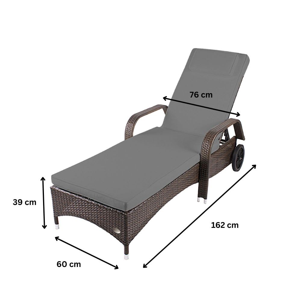 RS Trade Sonnenliege Gartenliege Toscana Wetterfest mit Rollen – Polyrattan Rattan Liege Outdoor mit Armlehne, Verstellbare Relaxliege für Garten, Terrasse, Balkon, braun mit Grauer Auflage & Kissen