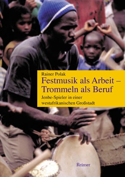 Festmusik als Arbeit, Trommeln als Beruf: Jenbe-Spieler in einer westafrikanischen Großstadt