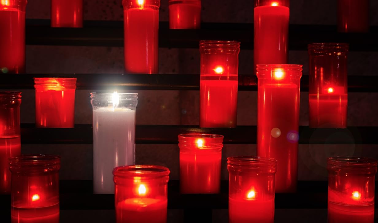 Lote 6 Velas Rojas + 6 Velas Blancas 6,5 x 4,7(Ø) cm (2,56 x 1,85 In.) - Velón Votivo - Vela Litúrgica Deseos - Duración 24 horas - Parafina Vegetal Sin Olor