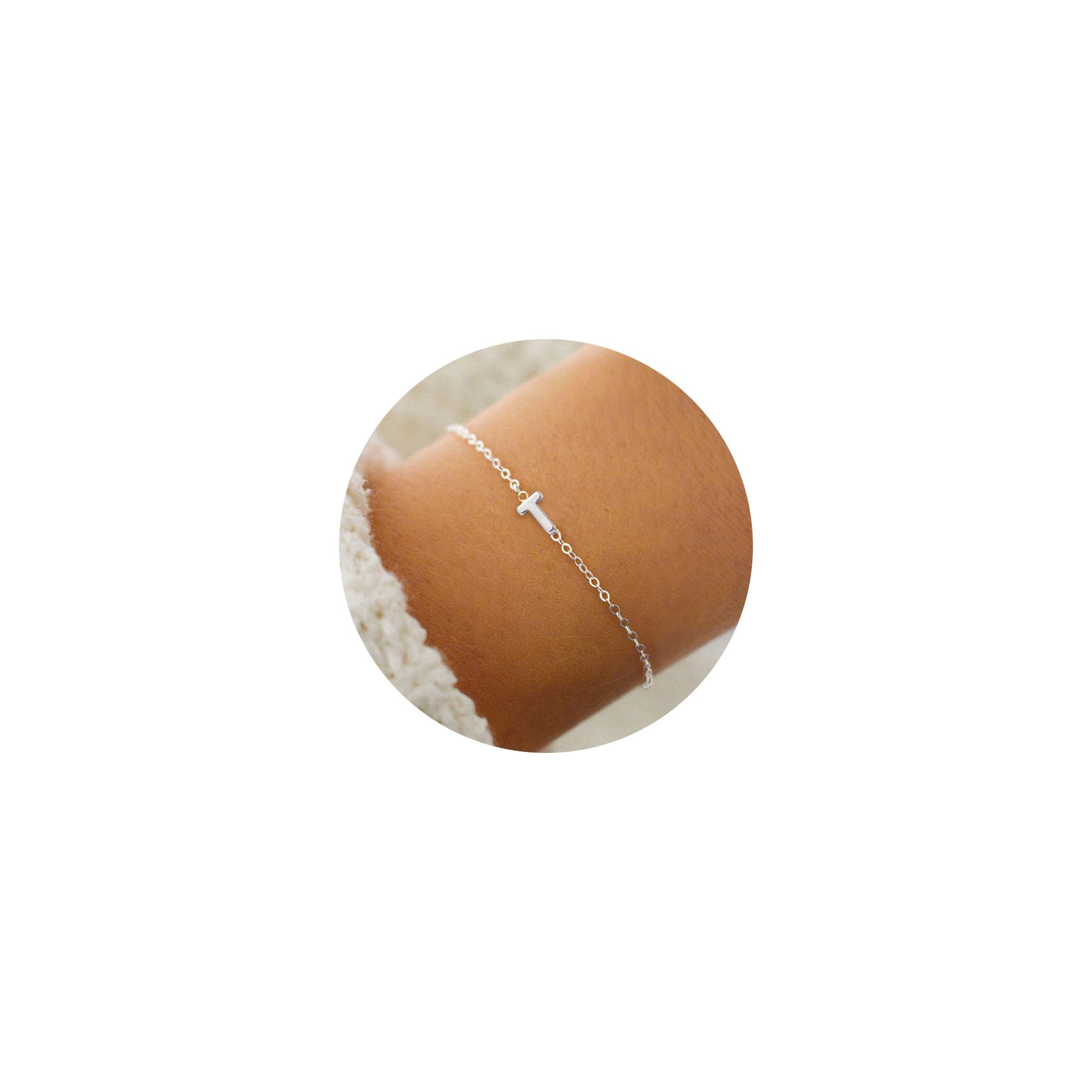 TINGN Gold Silber Armband für Mädchen Damen - 18K Gold/Weißgold Vergoldete Zierliche Dünne Armband mit Buchstaben Armbänder Personalisiert Trauzeugin Geburtstagsgeschenk für Frauen Teenager Mädchen