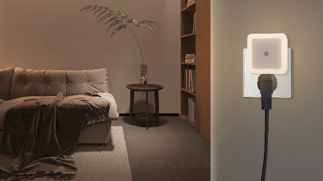 Luce LED Automatica Notte Luce Notturna LED Con Sensore Crepuscolare - Plug And Play, 0.5W, Per Cameretta, Scale, Bagno, Sicura E Compatta Luce Orientamento Per Bambini