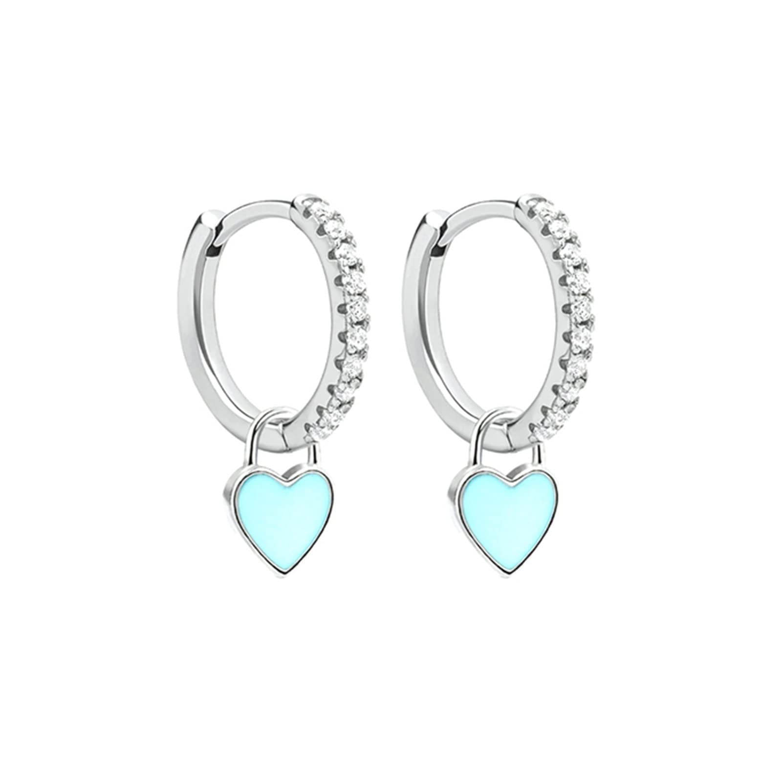 Boucles d'oreilles cœur émail : le bijou mignon contre le teint terne