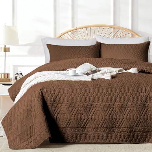 akkialla 118"x106" Brown California King Quilt Set, Oversized Floor-Length Bedspread, Boho Geometric Pattern Microfiber Coverlet, 3-Piece All Season Bedding with 2 Pillow Shams