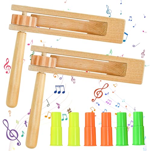 【Design Portatile e Pratico】Le dimensioni del Cricchetto Rotante in Legno sono 14,5 x 13,5 cm, mentre i fischietti misurano 5,5 x 2 cm. La maniglia è ergonomica, si adatta perfettamente al palmo della mano e offre una presa stabile. Facile da trasportare, è l'ideale per attività all'aperto o uso domestico, permettendovi di godere di effetti sonori divertenti in qualsiasi momento.