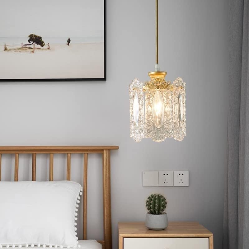 Lámpara colgante de cristal para crear un ambiente íntimo en el comedor