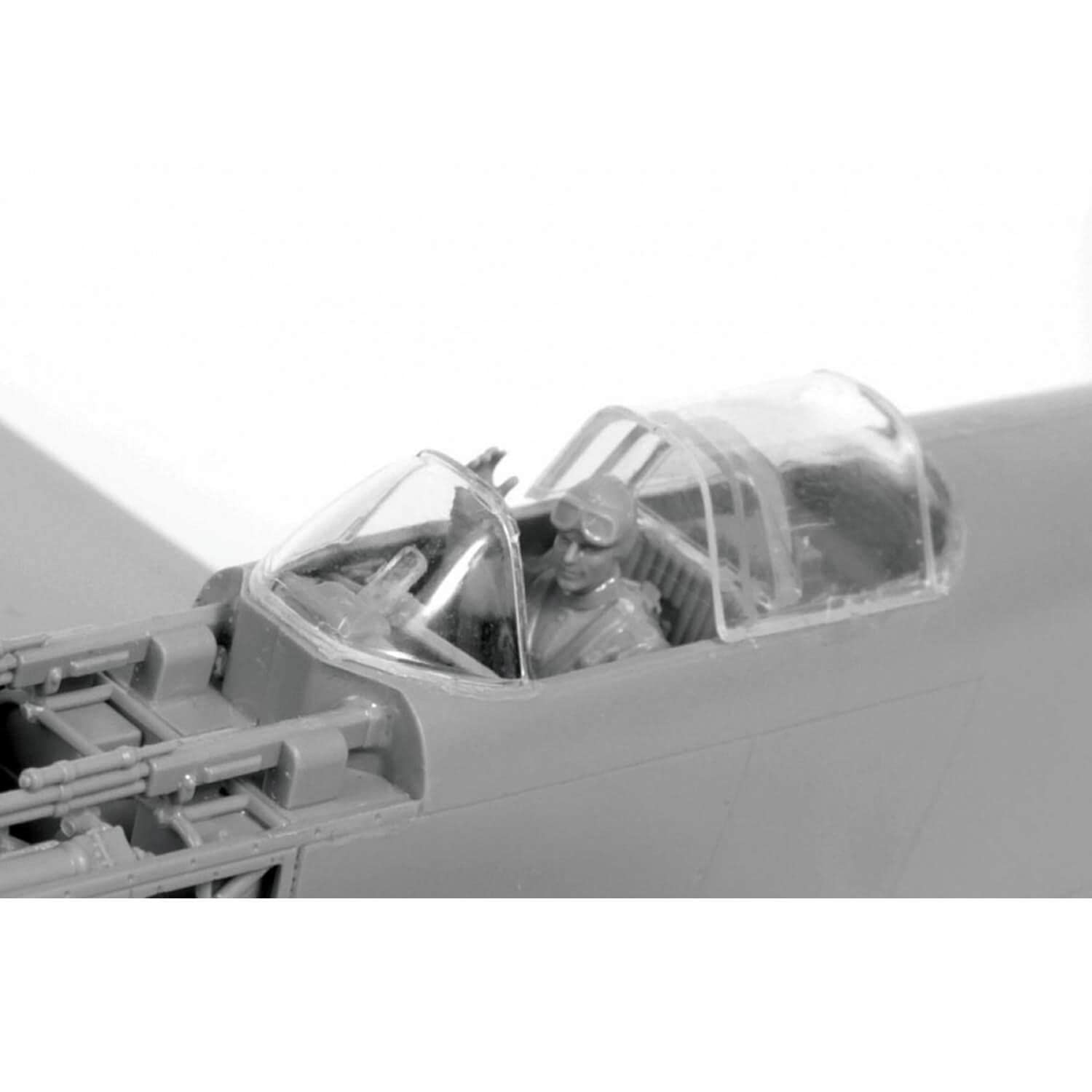 Amazon | ズベズダ 1/48 ソビエト軍 ヤコブレフ YAK-3 戦闘機