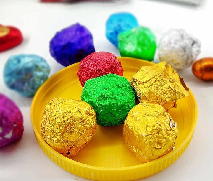 Royals 200pc Assorted Colour Foil Wrappers for Chocolate, 8 x 9 cm, (Plain/Printed) Chocolate Paper Chocolate Wrapping foil - Image 8 thumbnail
