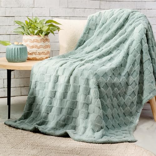 BEDSURE Kuscheldecke Flauschig - Fleecedecke & Wolldecke, Sofadecke, Schachbrettmuster Tagesdecke, Weiche Warme Karierte Decken für Zimmer Deko, Wohn- & Kuscheldecken, Grün, 150 x 200 cm