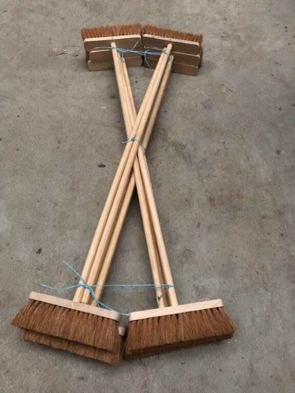Lot de 12 balais Coco 29 cm emmanchés, Manche Bois 1.30m