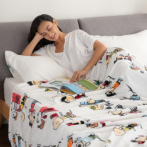 Image of Berkshire Blanket VelvetLoft Cute Character Snoopy Plush Blanket, Peanuts Gang, Full /Queen 90 in x 90 in (Official Peanuts Product)
