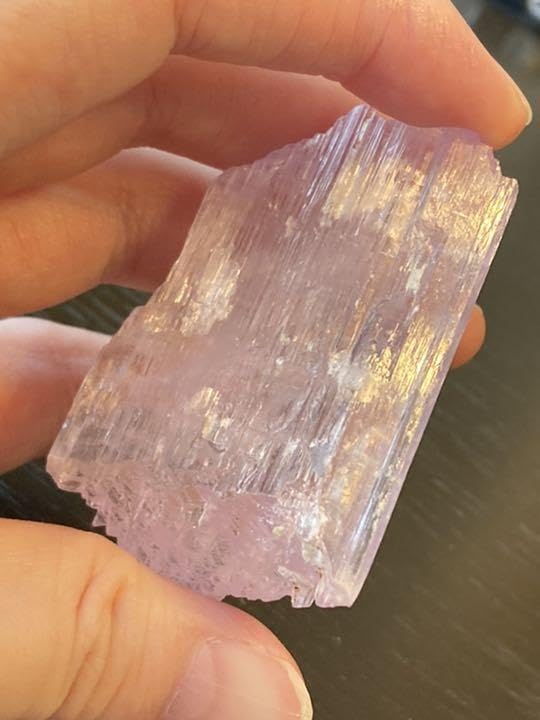 濃いライラック色のクンツァイト原石 Amazon.co.jp: 濃いライラック色のクンツァイト原石 : ファッション