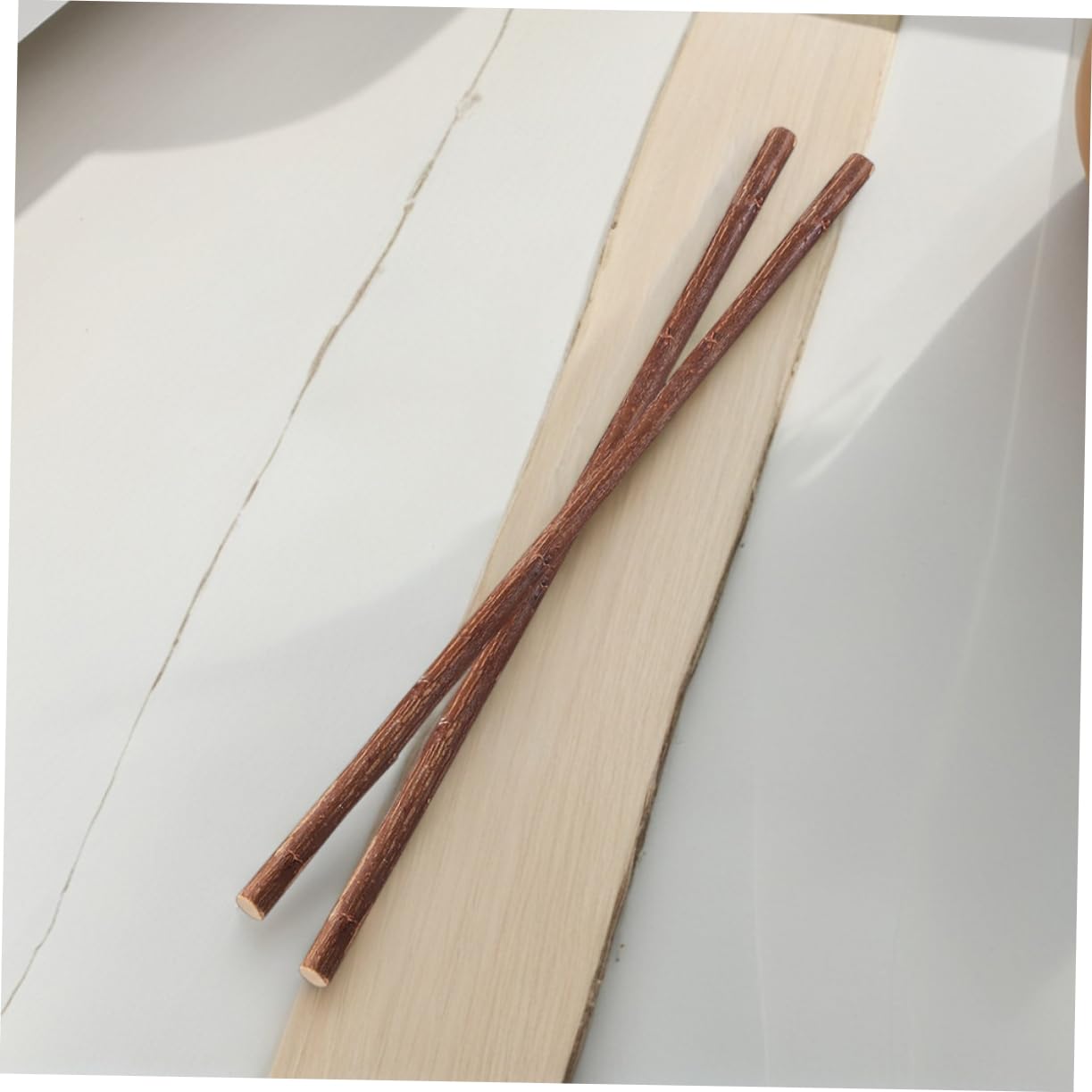 Sewroro 50 Pcs Bâtonnets Décoratifs en Bois Naturel Brindilles Sèches pour Vases Projets de Bricolage Rustiques