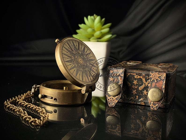 Brújula de trabajo en latón | Brújula de bolsillo grabada con estuche de cuero, regalo para ser querido, regalo para él, regalo de cumpleaños, regalo para padre miniatura 1