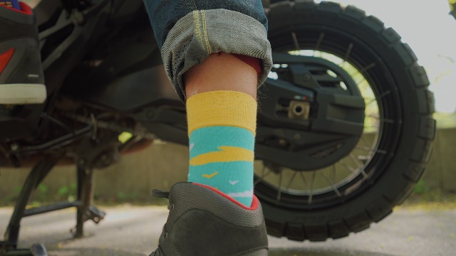Calzini Motociclistici Con Design Battistrada E Moto, Uomo, Asimmetrici, Traspiranti, Confezione Regalo