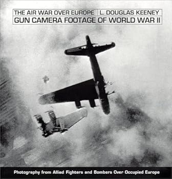 Paperback Gun Camera Footage Of World War II Book