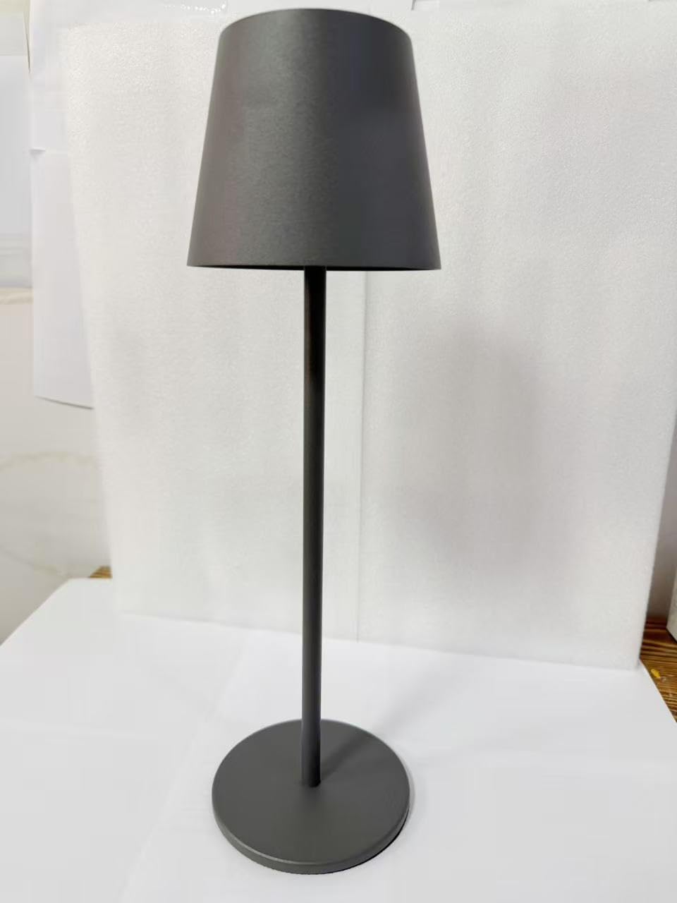 Aipsun Dimmbare LED Akku Tischlampe 36.5cm, Dunkelgrau, 2 Stück | Wiederaufladbar Warmweiß 3000K Tischleuchte & 8 RGB Farben Für Camping, Bar, Schlafzimmer, Restaurants, Aluminium, IP54