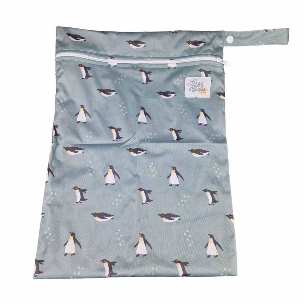 La Petite Ourse Wet Bag, Multiple Patterns Available, 100% Polyester TPU Laminate, Waterproof, Zip Closure, 30 x 40 cm, Holds 5 Nappies (Penguin)