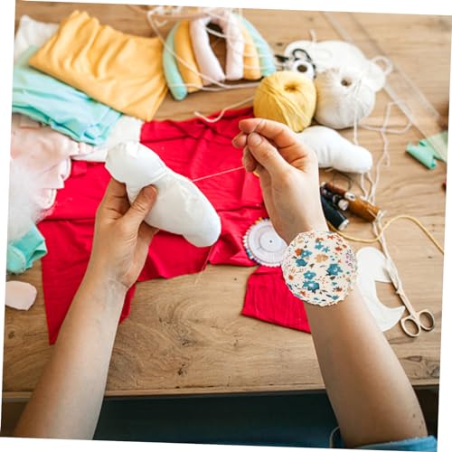 Almohada de aguja de muñeca para coser sin perder alfileres en el taller 5