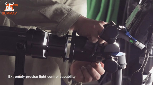 Amazon | 【Godox正規代理店＆日本語取説書】GODOX S30スポットライト