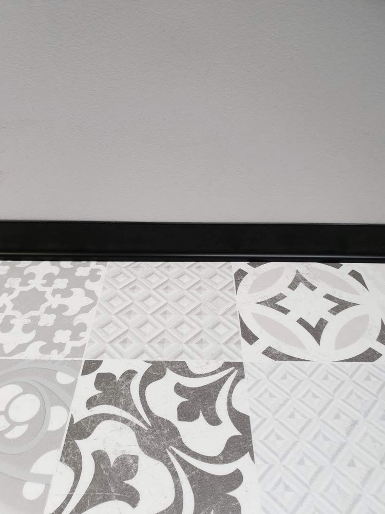 MadeInNature®, battiscopa flessibile in PVC di alta qualità, bianco, grigio chiaro, grigio scuro, nero, altezza 70 mm, lunghezza a scelta (50 ml, nero)