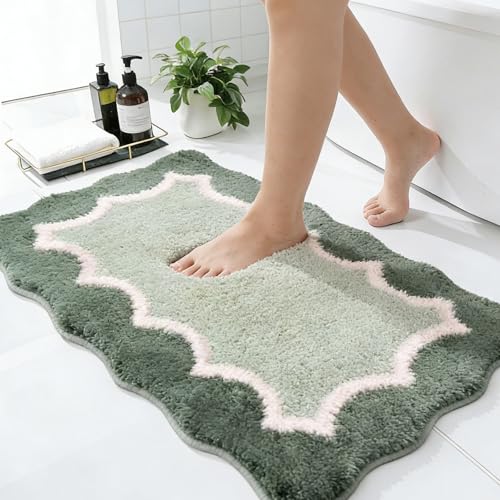 Wylumen Scalloped Green Bathroom Rugs Mat Non Slip Absorbent Quick Dry Bath Mats for Shower Room Plush Microfiber Bath Mats for Bathroom Floor Washable Carpet for Shower Tub Sink Bedroom 20x32