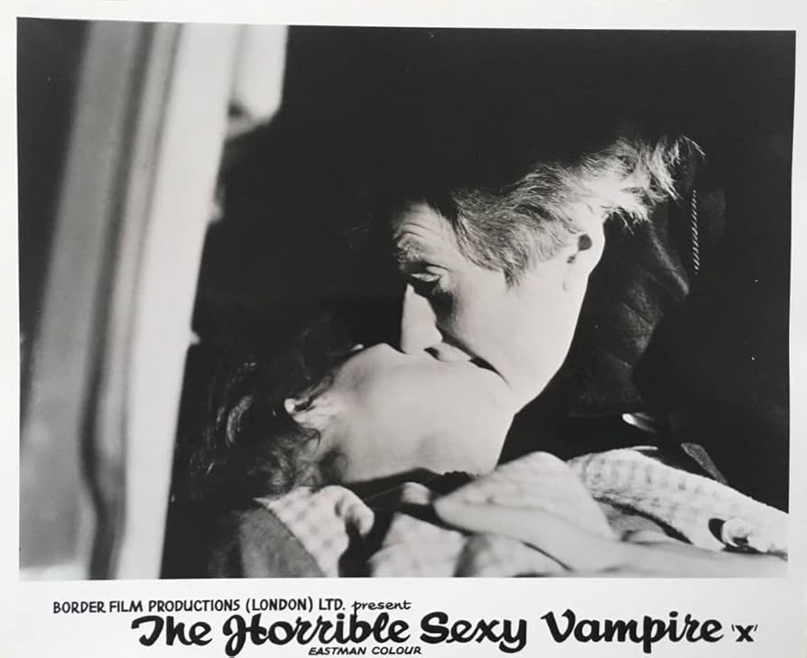 Onam eshak pornosini yalaydi