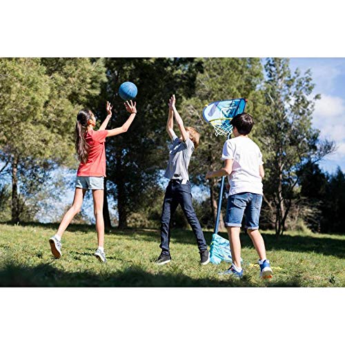 Close-up of a hand adjusting the base of the Tarmak Hoop 500