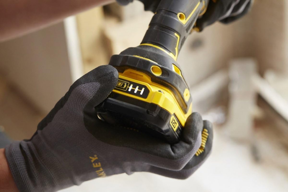 Stanley FatMax V20 Trapano Avvitatore 18V con 2 Batterie Litio 2Ah Con 100 Accessori SFMCD700D2A-QW