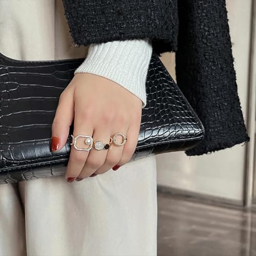 Bague géométrique ajustable à porter au bureau comme en soirée chic