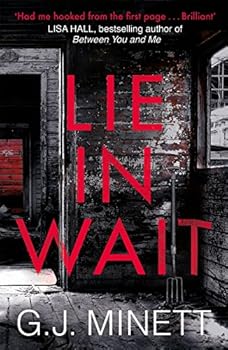 Paperback Lie in Wait: A dark and gripping crime thriller Book