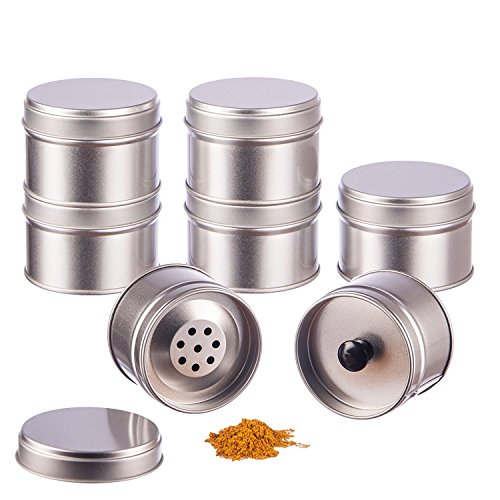 Pack de 24 tarros pequeños para especias apilables con tapa extra de aroma, incluye 24 etiquetas + 4 insertos para esparcir | Altura: 4,5 cm aprox. Diámetro cada uno aprox. 6,4 cm | Material de latas: hojalata | Sin BPA y apto para alimentos.