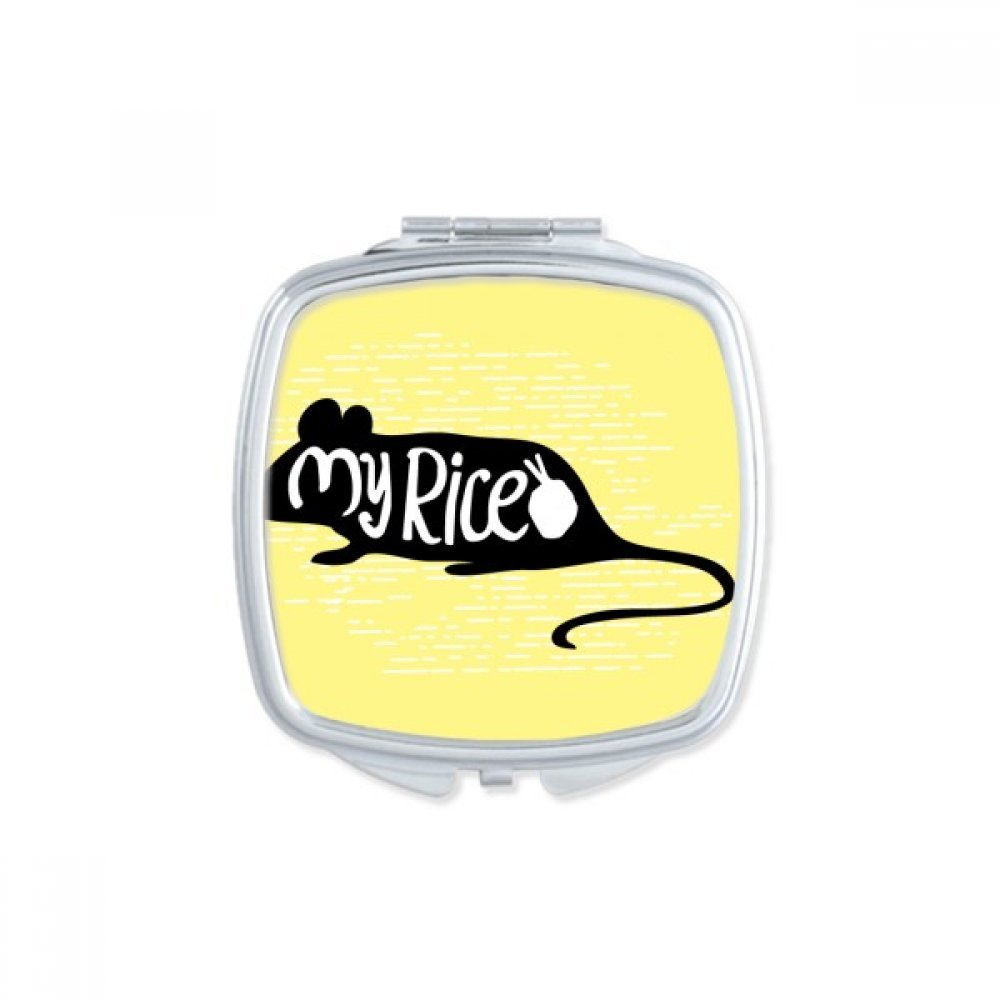 Miroir de poche à la main motif souris noire pour vos retouches maquillage au quotidien
