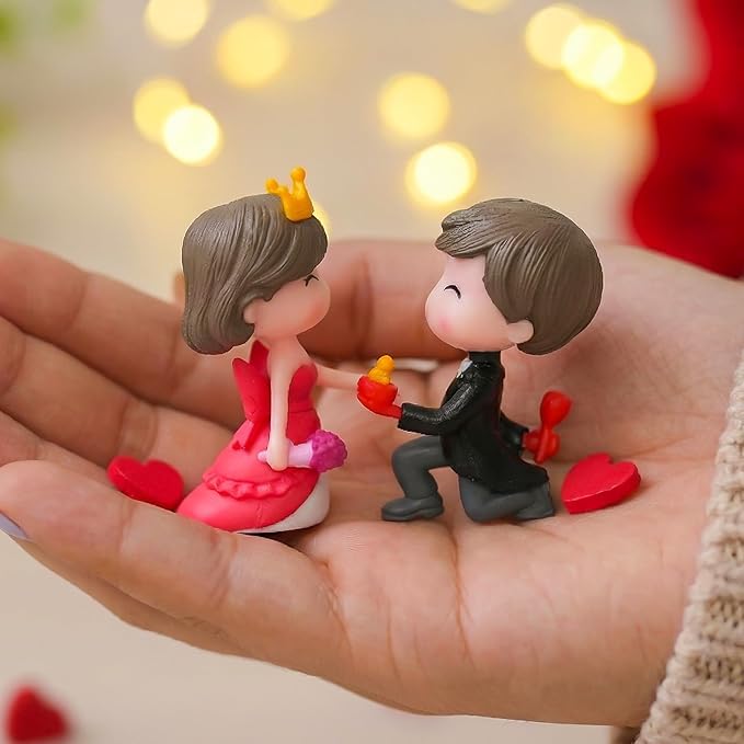 Statue de couple miniature pour décorer une table de salon ou table de chevet - 3