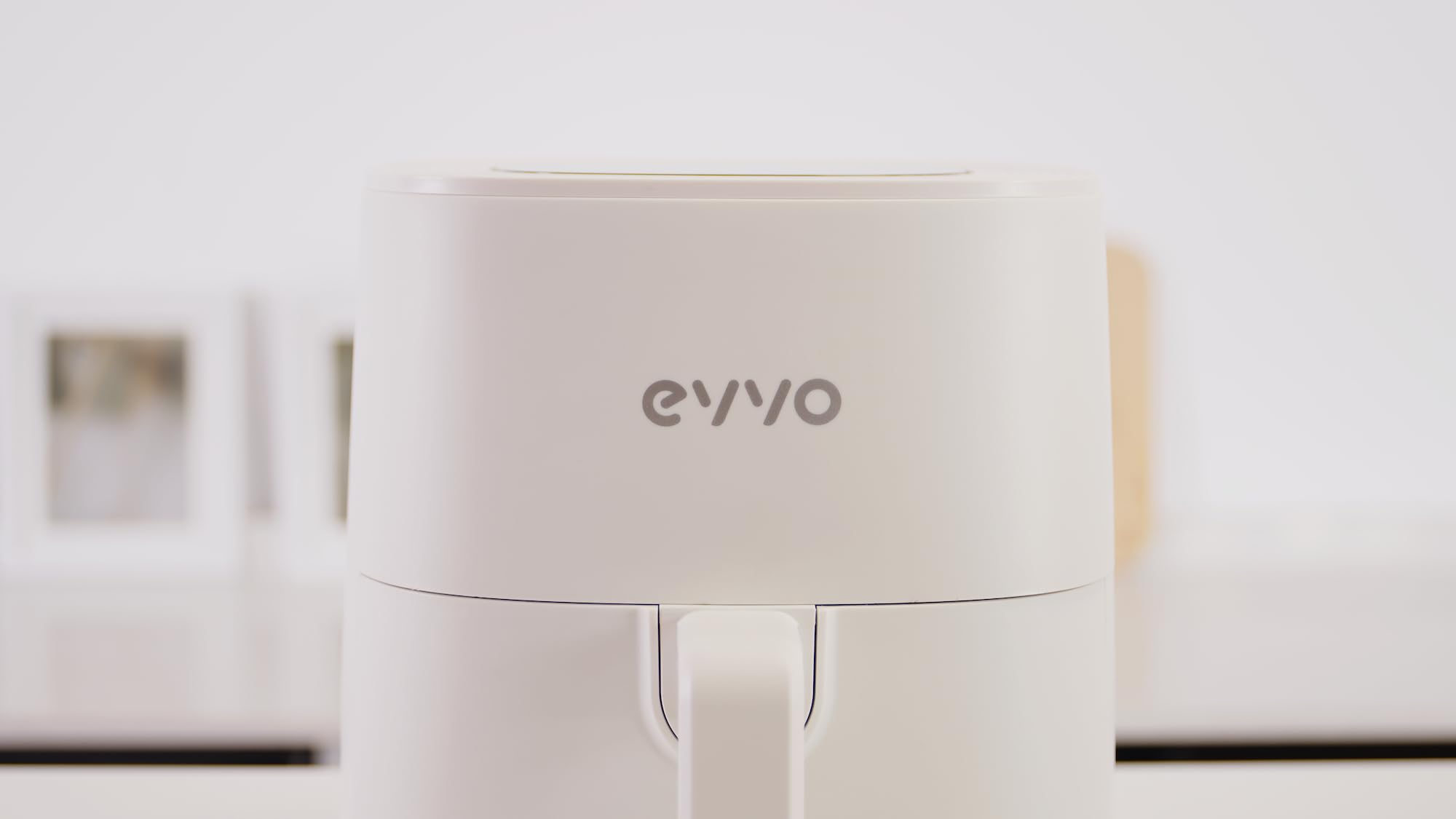 EVVO Freidora Aire Sin Aceite de 6L, 1700W, Recipiente Antiadherente, Tecnología Dual Cyclone, Multifunción, Hornea, Deshidrata, Descongela, Hasta 200º, Apagado Automático (Color Blanco)