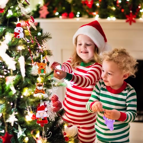 Chennyfun-Calendrier-de-lAvent-de-Noel-2024-Compte-a-Rebours-Noel-avec-24-Peluche-Mignonnes-Decorations-De-Noel-Cadeaux-dAnniversaire-De-Noel-Surprises-Pour-Garcons-Et-Filles Calendrier de l'Avent de Noël 2024 - 24 Surprises douces et magiques pour les enfants – Image 6